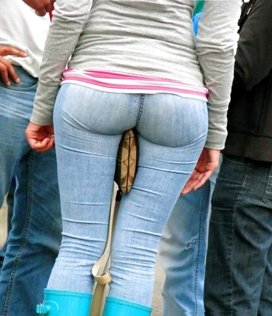 25P Girls in tight pants 2
