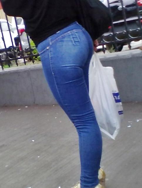 25P Girls in tight pants 2