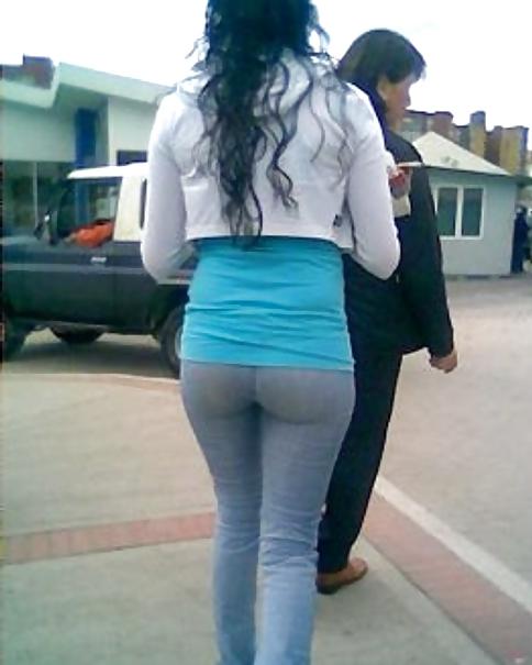 25P Girls in tight pants 2