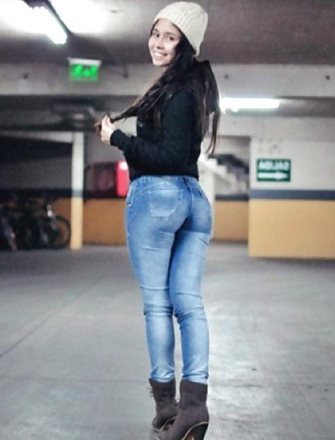 25P Girls in tight pants 2