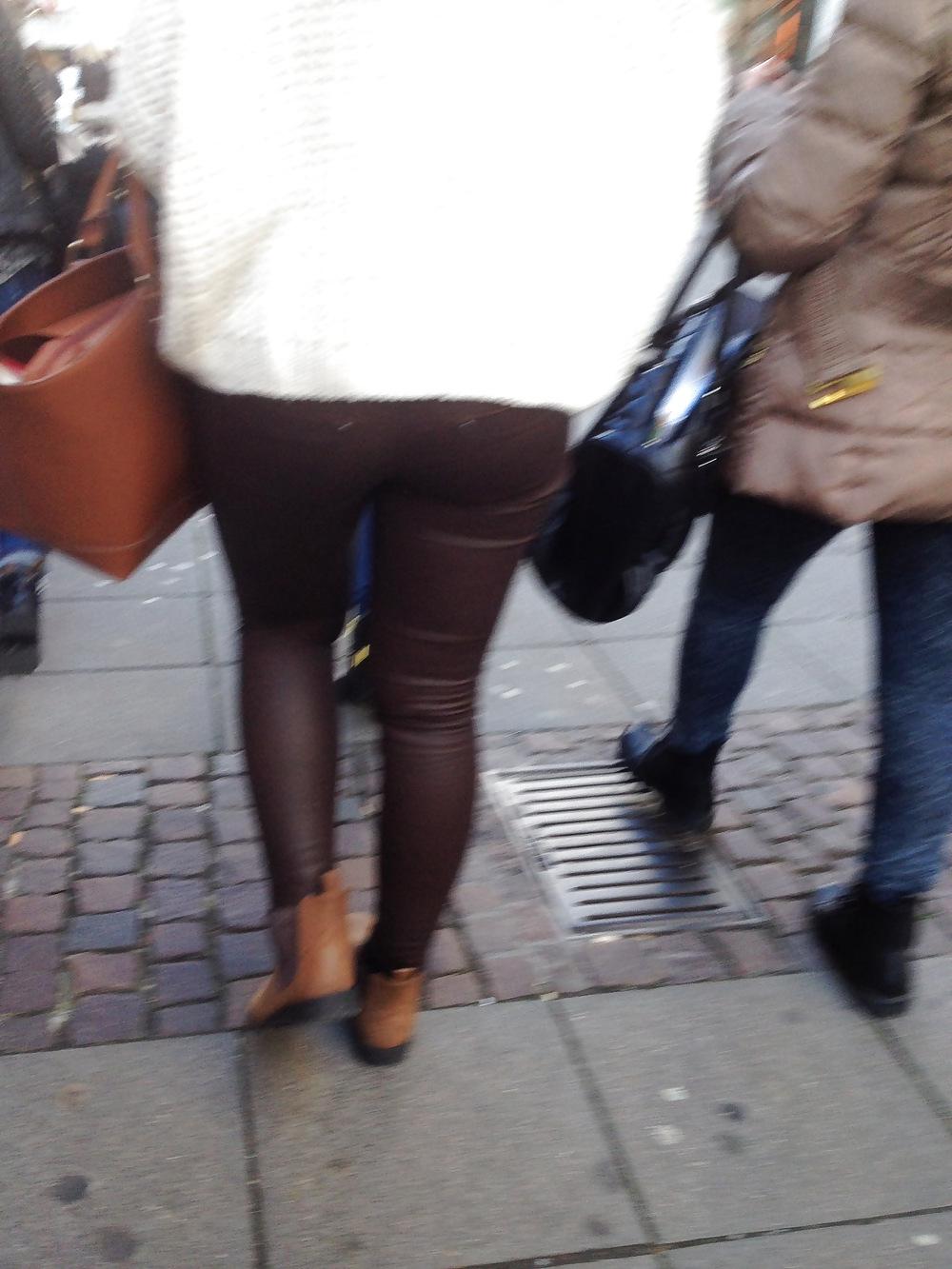 12P Candid Ass in leather Pants - Voyeur