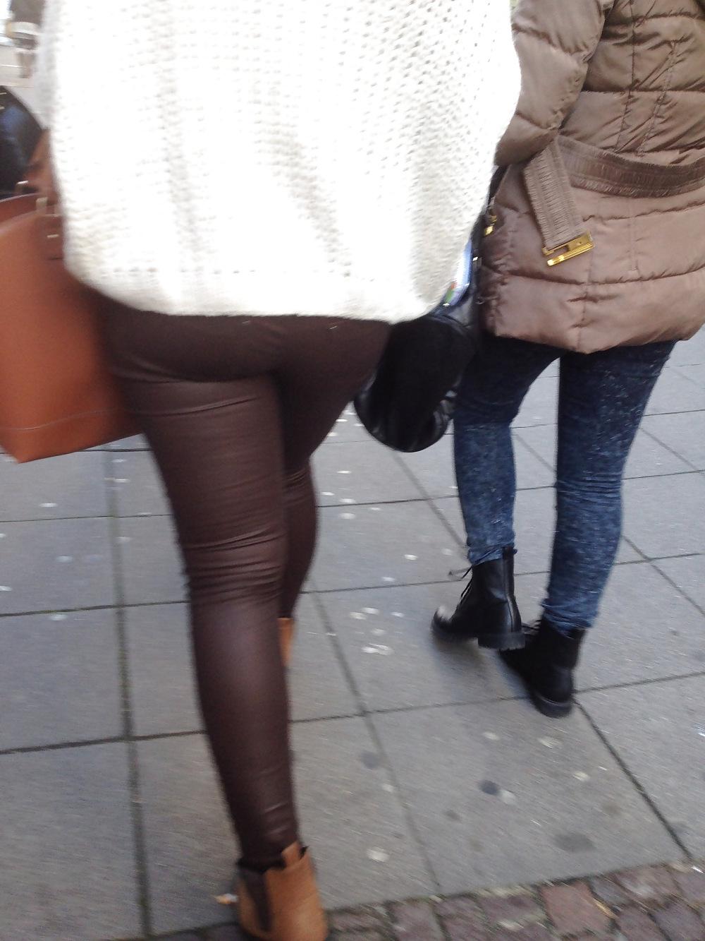 12P Candid Ass in leather Pants - Voyeur