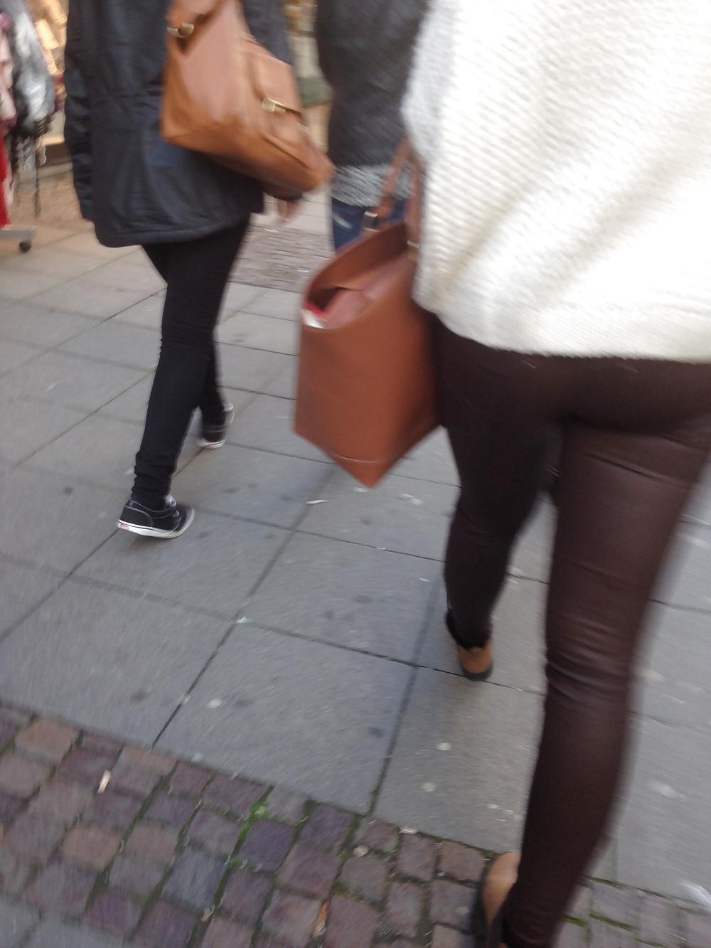 12P Candid Ass in leather Pants - Voyeur