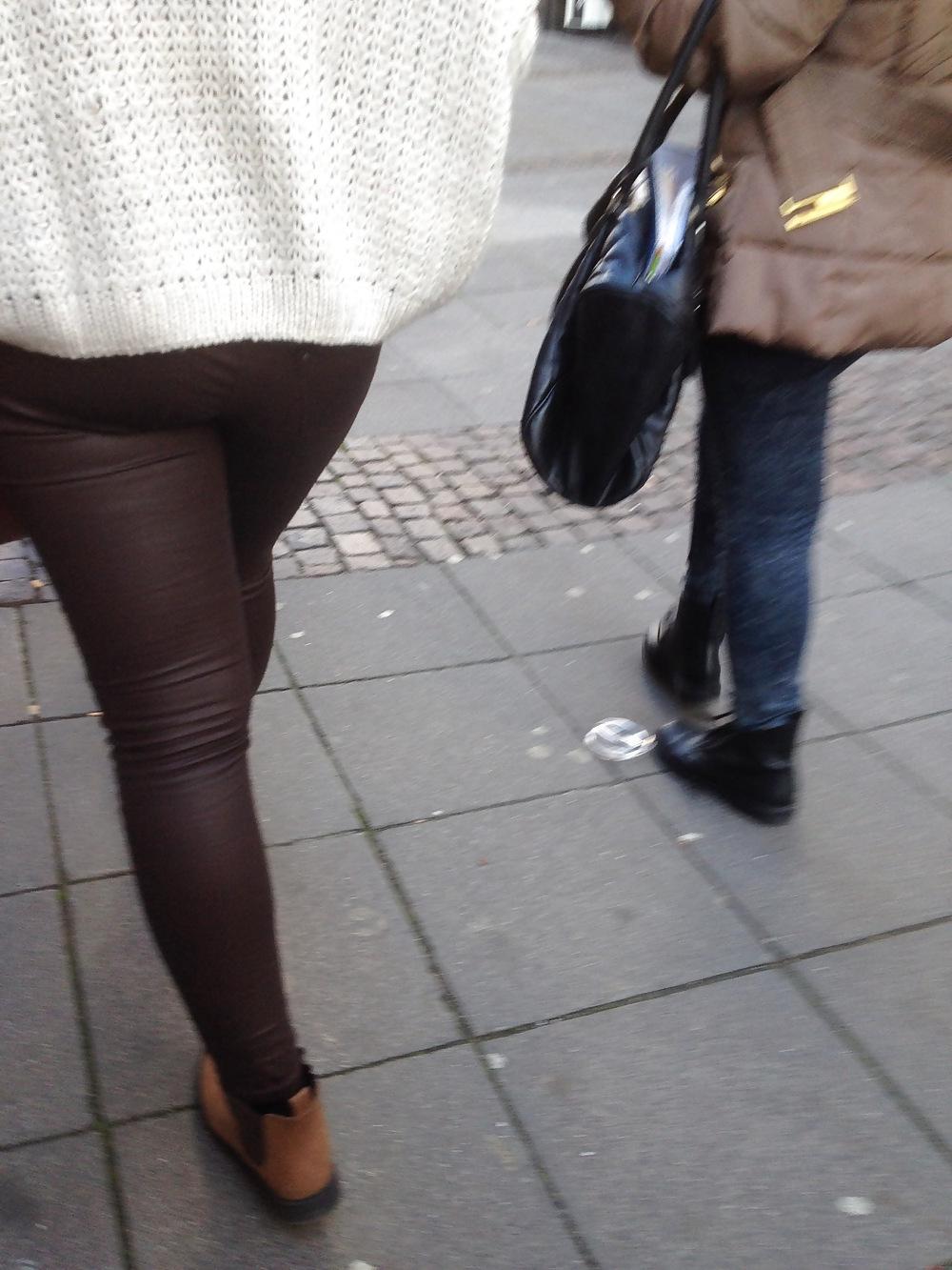 12P Candid Ass in leather Pants - Voyeur