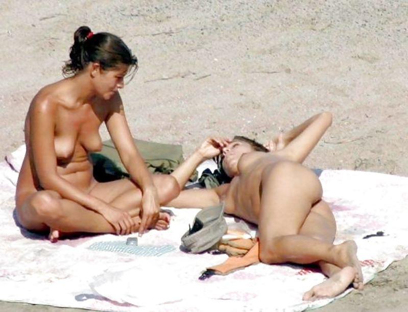 25P Beach voyeur