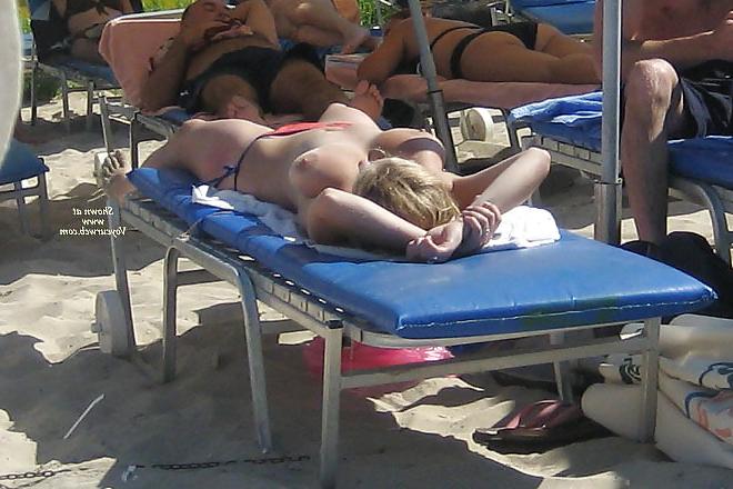 25P Beach voyeur