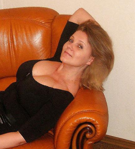 15P Busty Russian Woman 1436