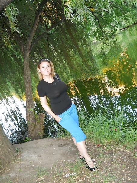 15P Busty Russian Woman 1436