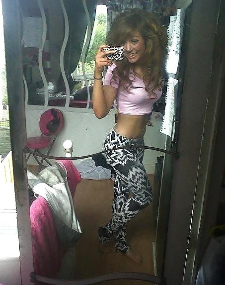 25P Young & Cute - Yoga Pants Edition