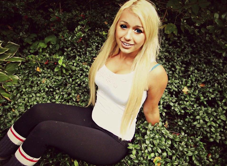 25P Young & Cute - Yoga Pants Edition