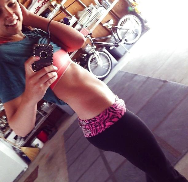 25P Young & Cute - Yoga Pants Edition