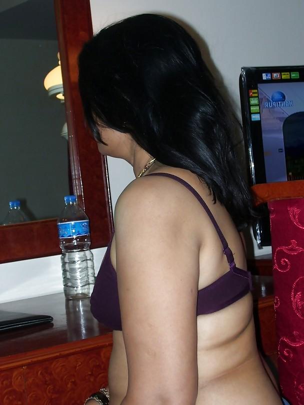 25P Indian Wife Exposing