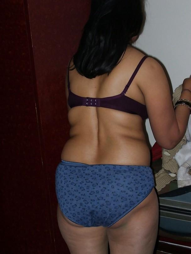 25P Indian Wife Exposing