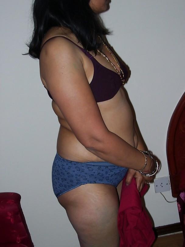 25P Indian Wife Exposing