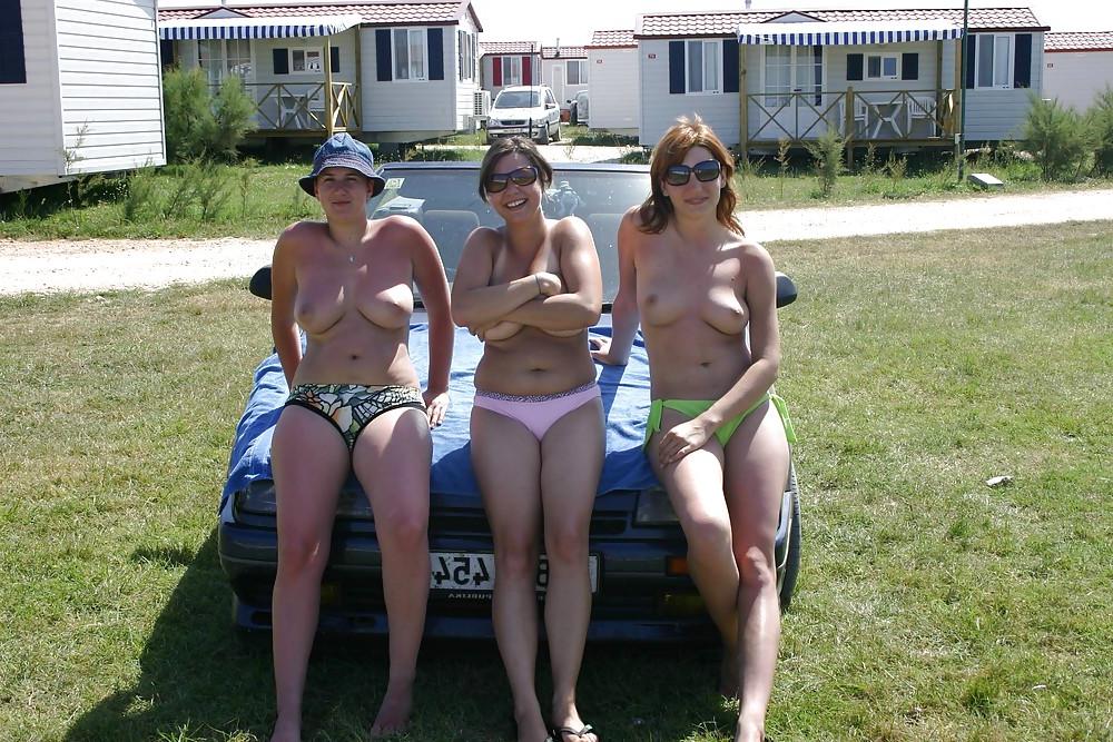 21P Flash girls topless