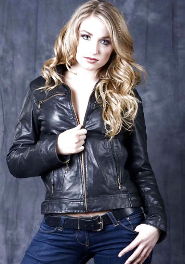 25P Leather girl