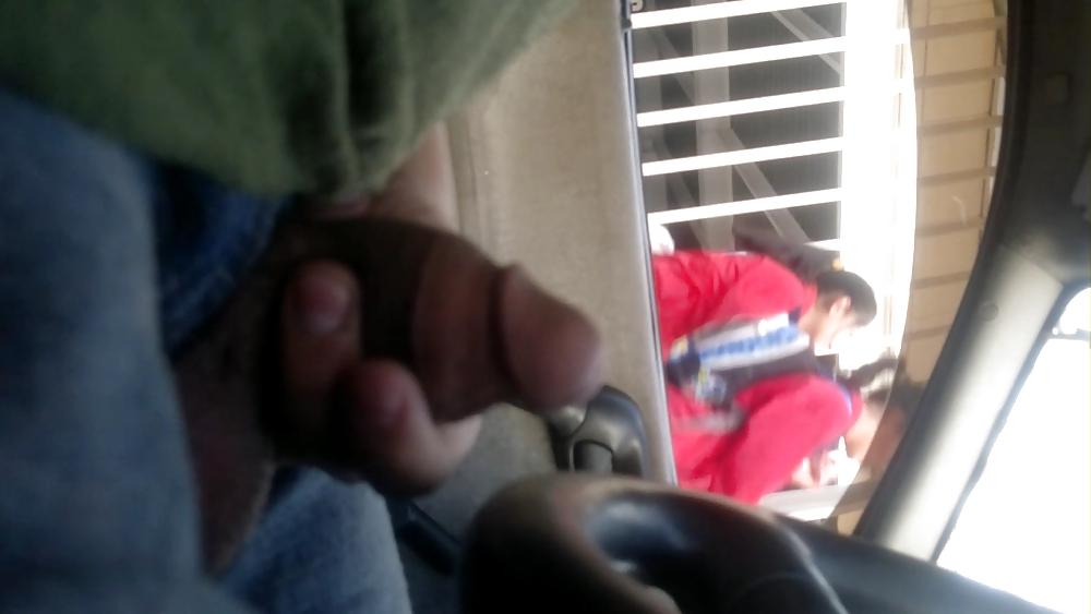 25P Flashing, exhibicionismo, mostrando el pene en la calle