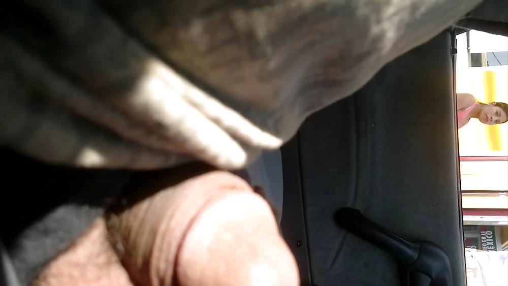 25P Flashing, exhibicionismo, mostrando el pene en la calle