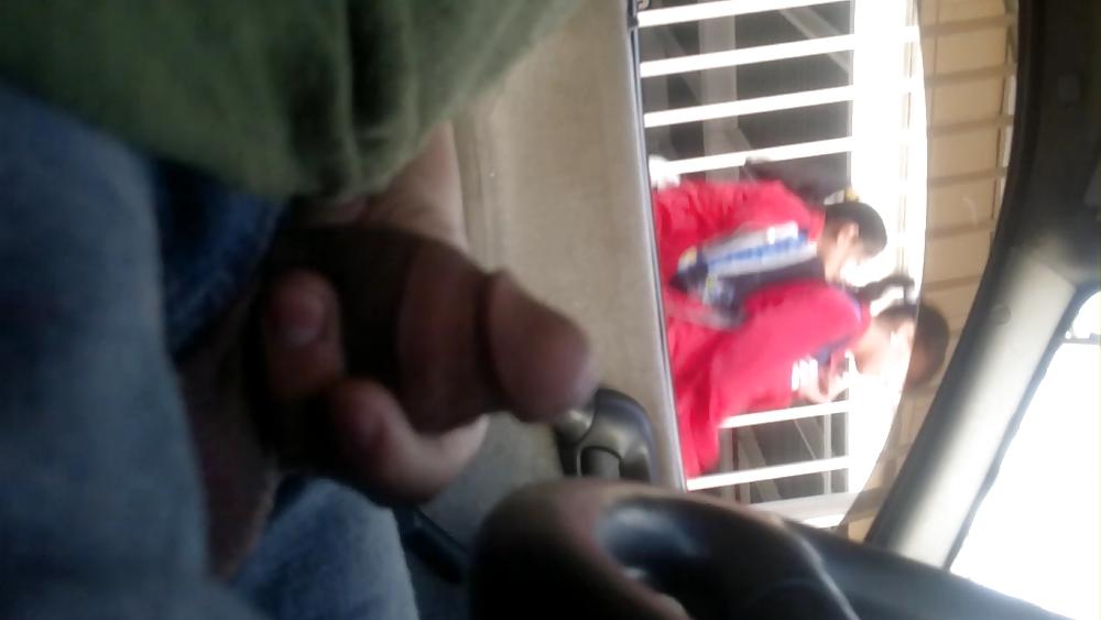 25P Flashing, exhibicionismo, mostrando el pene en la calle