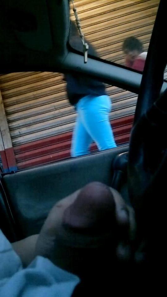 25P Flashing, exhibicionismo, mostrando el pene en la calle
