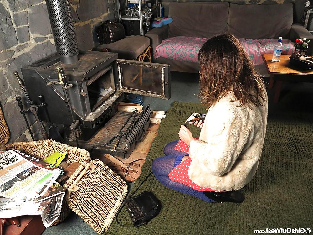 16P Hot amateur brunette toying her hairy pussy