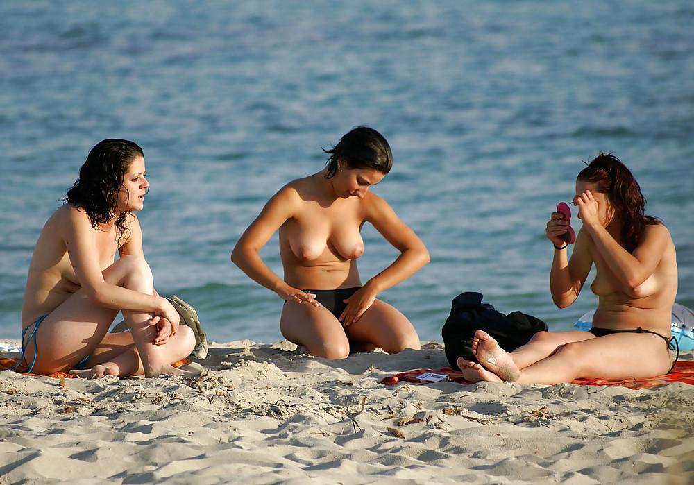 15P BEACH NUDIST & TITS 002