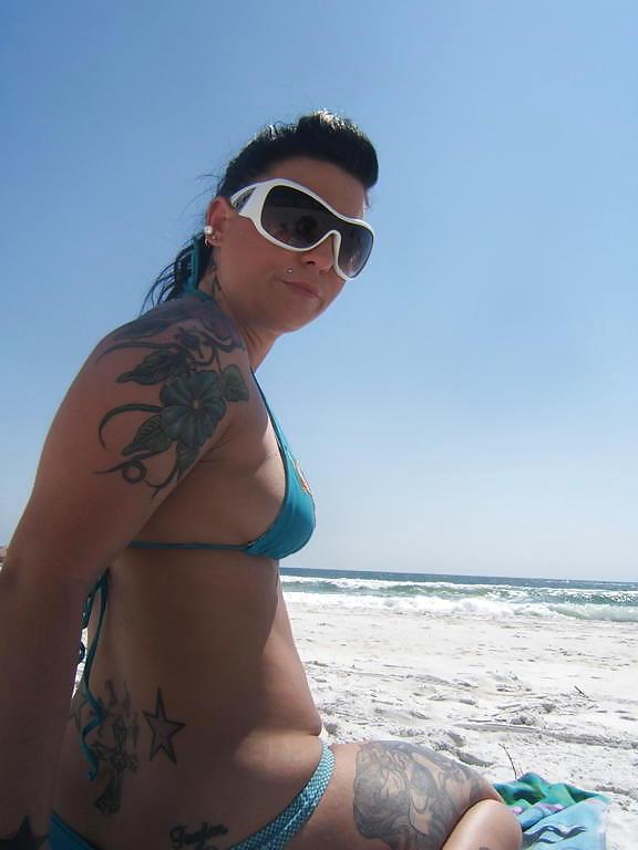25P Feet and toes at the beach