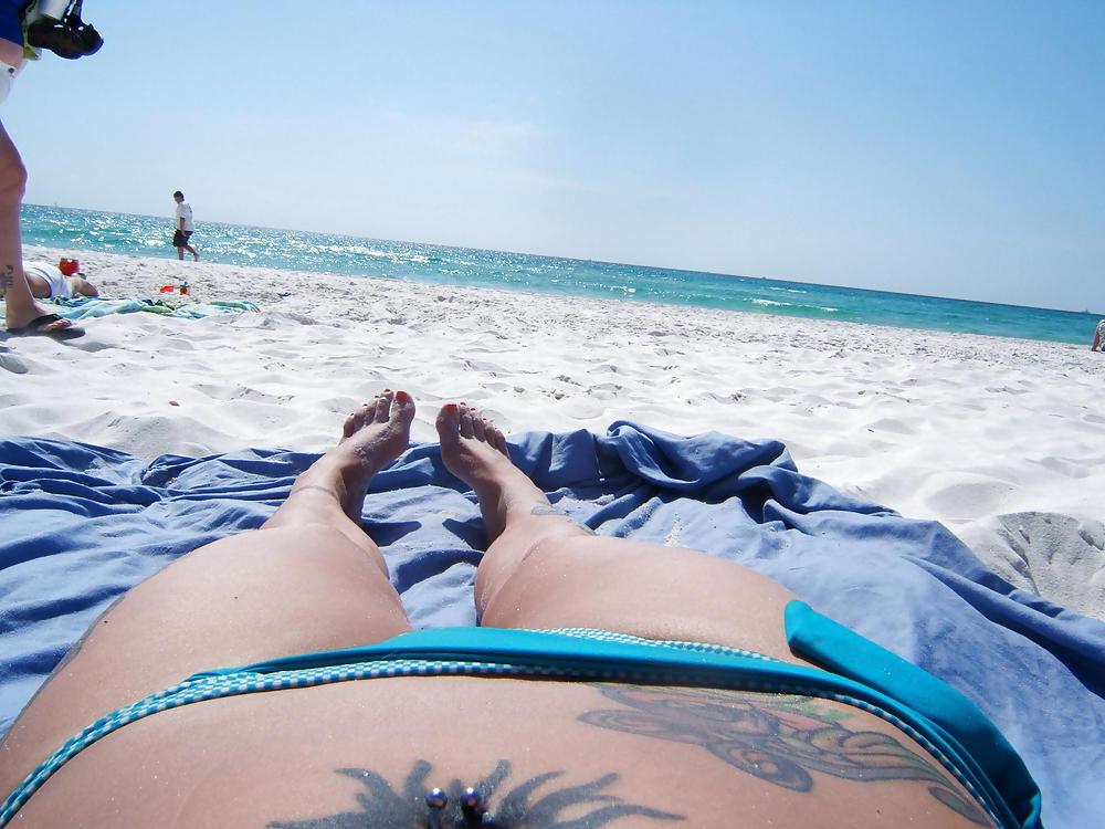 25P Feet and toes at the beach