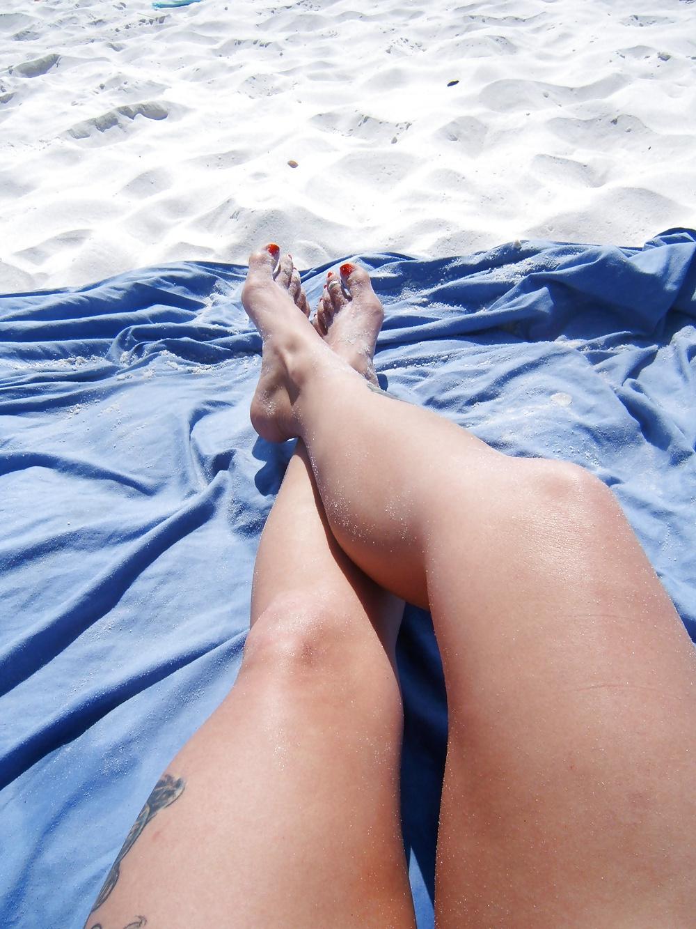 25P Feet and toes at the beach