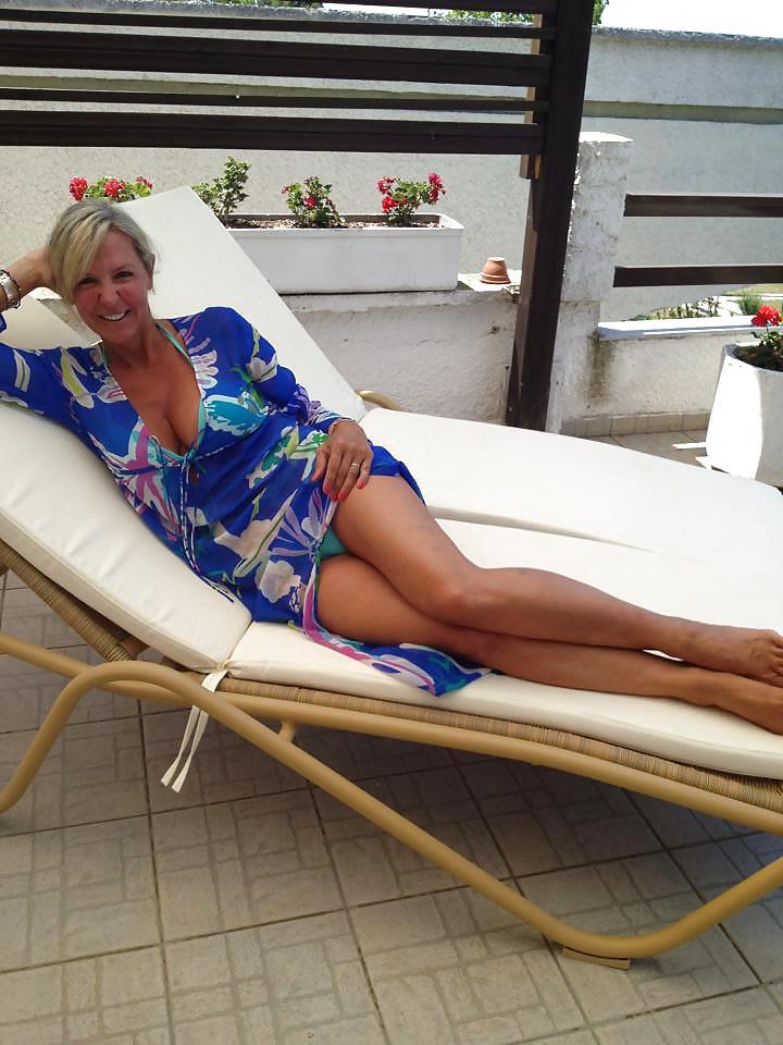 25P MIX OF REAL MATURE LADIES, MILFS & OLDER SLUTS