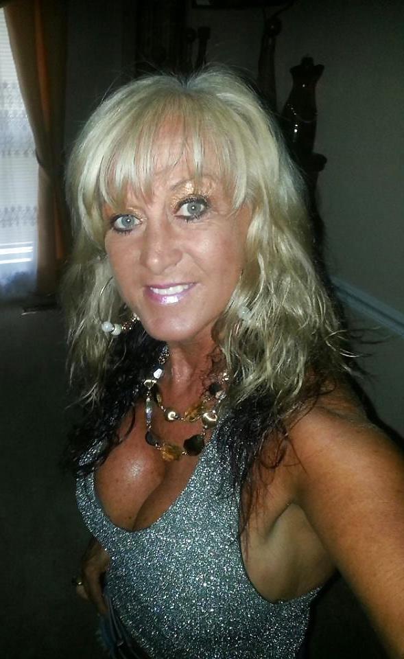 25P MIX OF REAL MATURE LADIES, MILFS & OLDER SLUTS