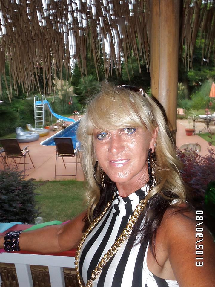 25P MIX OF REAL MATURE LADIES, MILFS & OLDER SLUTS