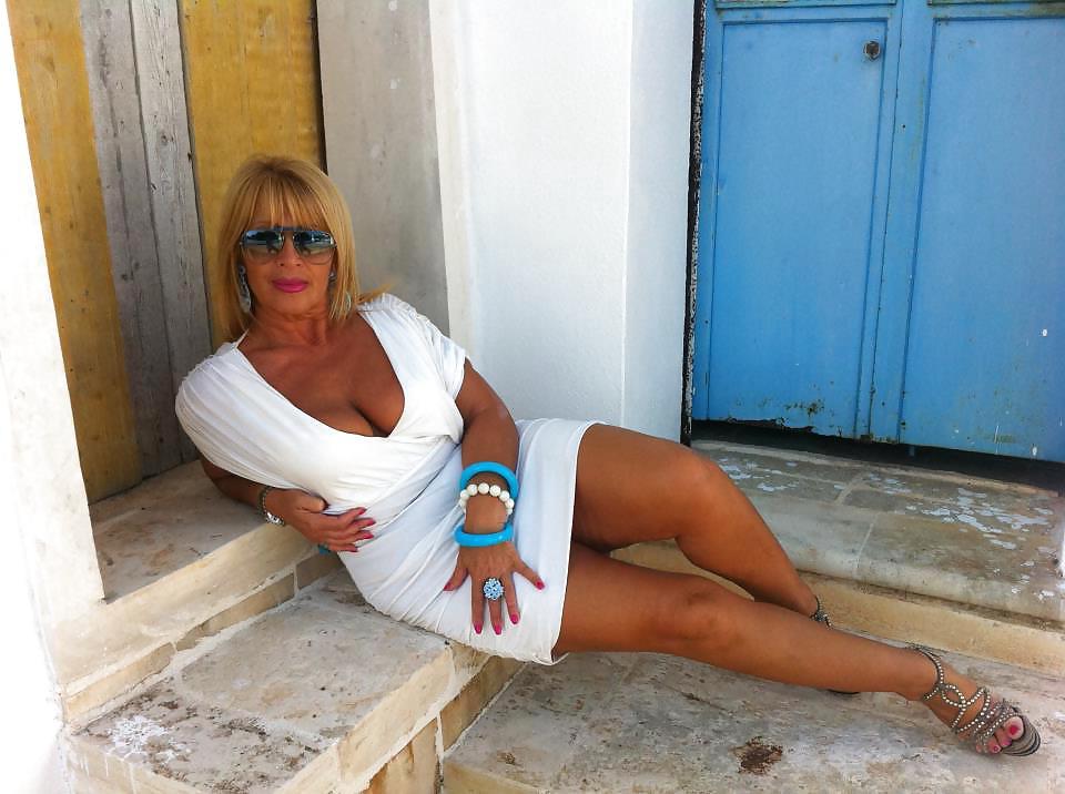 25P MIX OF REAL MATURE LADIES, MILFS & OLDER SLUTS