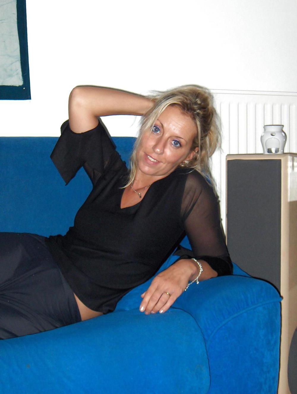 25P Busty blonde milf