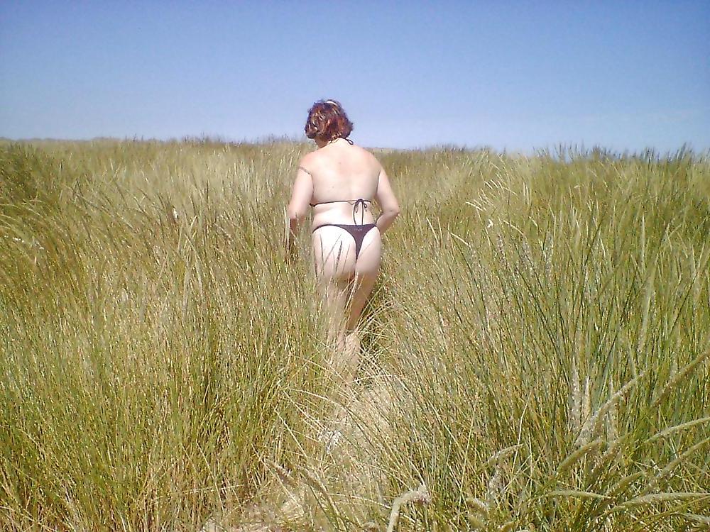 25P Exhib in the beach