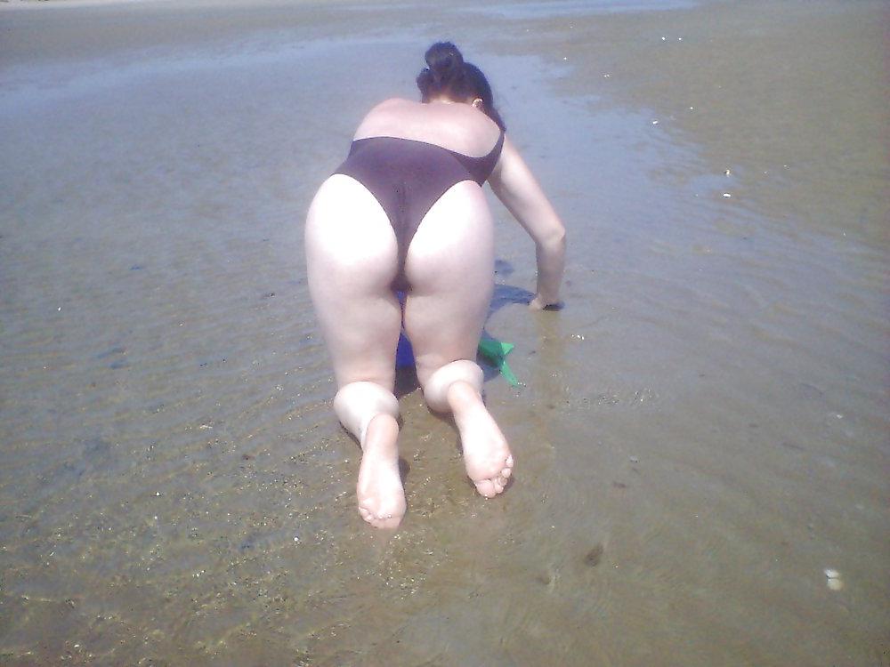 25P Exhib in the beach