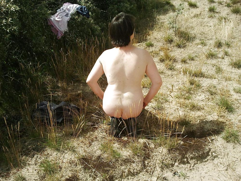 25P Exhib in the beach