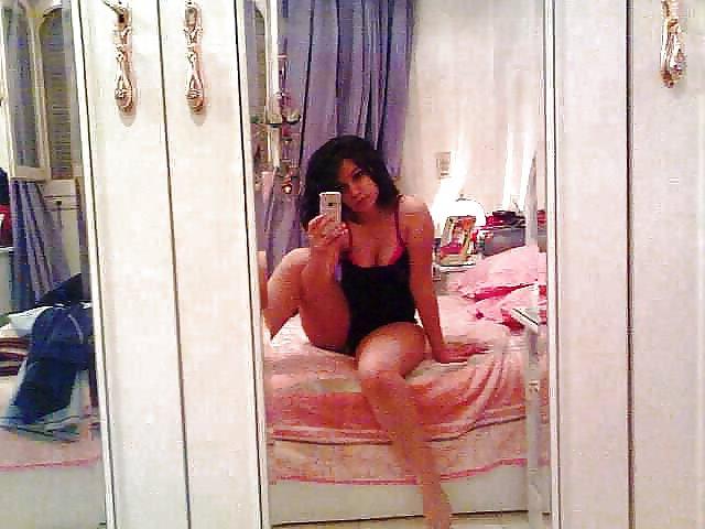 15P Tunisian girl flashing new pictures