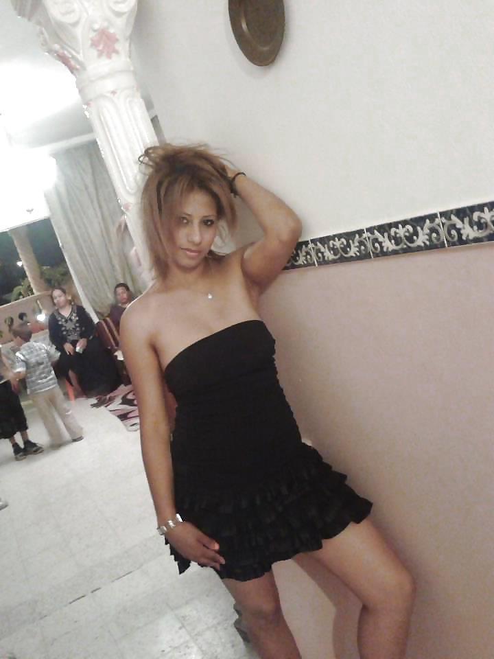 15P Tunisian girl flashing new pictures