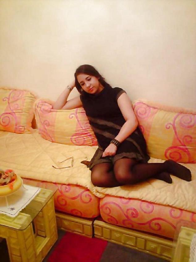 15P Tunisian girl flashing new pictures