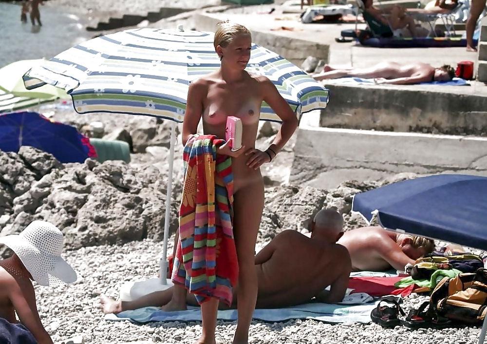 25P NUDE AT THE BEACH