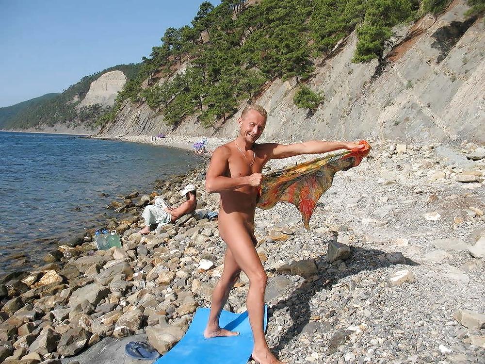 20P Nudist Beach Fun