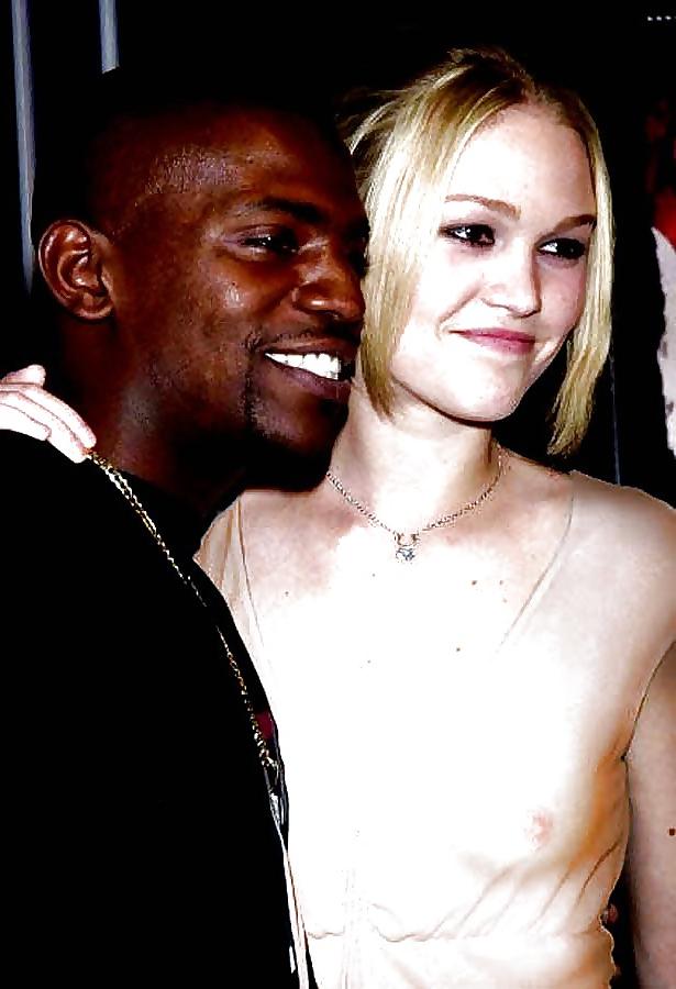 17P Julia Stiles - A Very White Woman Who Loves Very Black Men 
