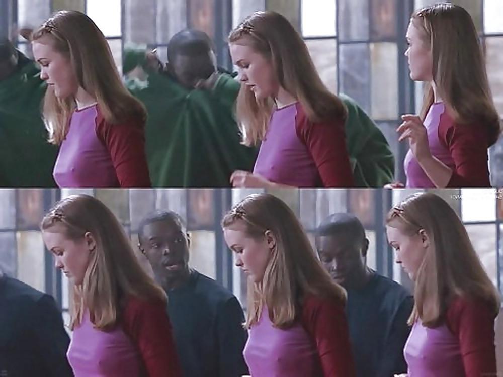 17P Julia Stiles - A Very White Woman Who Loves Very Black Men 