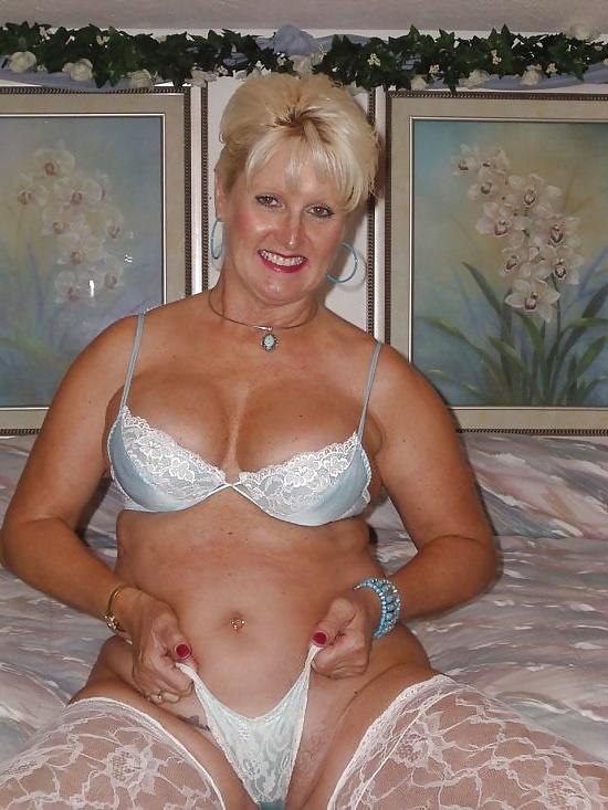 20P A mature woman in lingerie is twice as hot