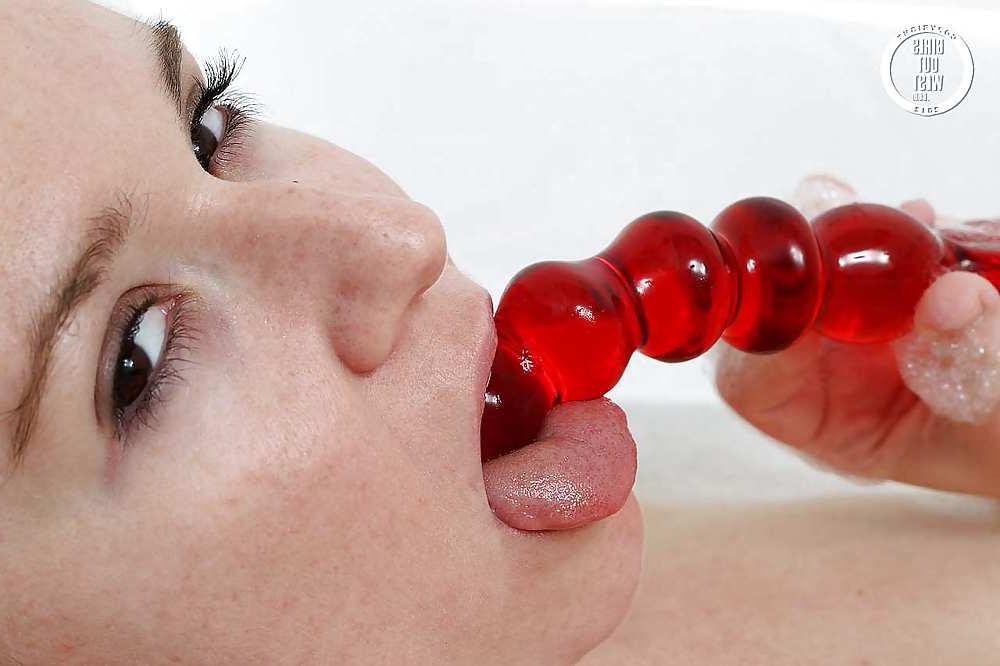 16P Amateur cutie toys her hairy pussy