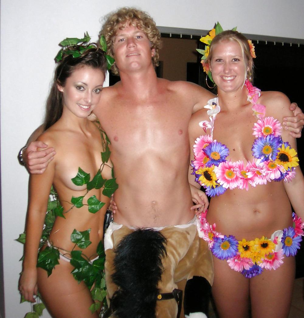 25P Party girls flashing boobs