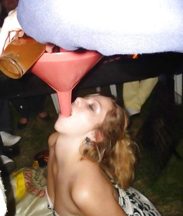 25P Party girls flashing boobs