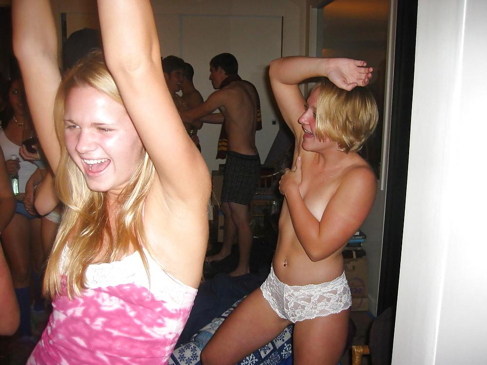 25P Party girls flashing boobs
