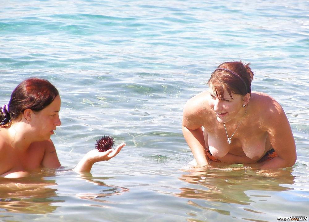 11P Topless beach girls teasing